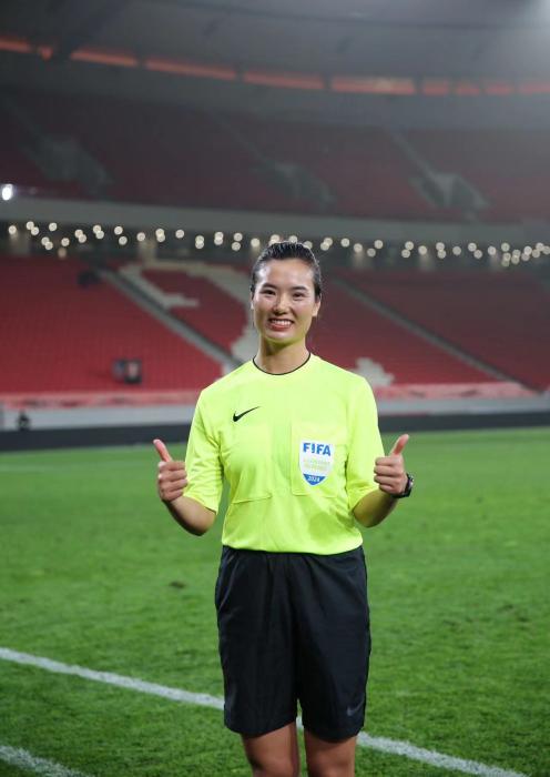直到大学才与足球结缘的她，成为中超历史上第