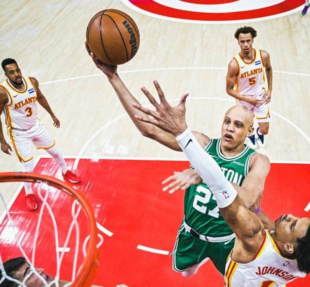 老鹰客场复仇凯尔特人 约翰逊率队大胜