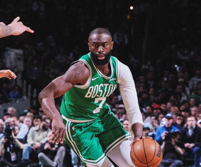 老鹰客场复仇凯尔特人 约翰逊率队大胜