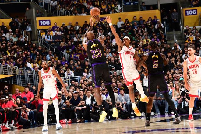 詹姆斯两连胜触发必胜铁律 湖人2-0火箭创历史纪